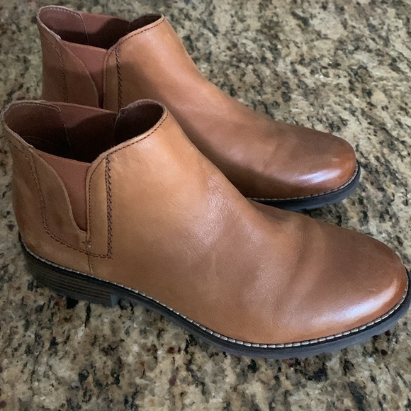 Clarks - Picture 3 of 7